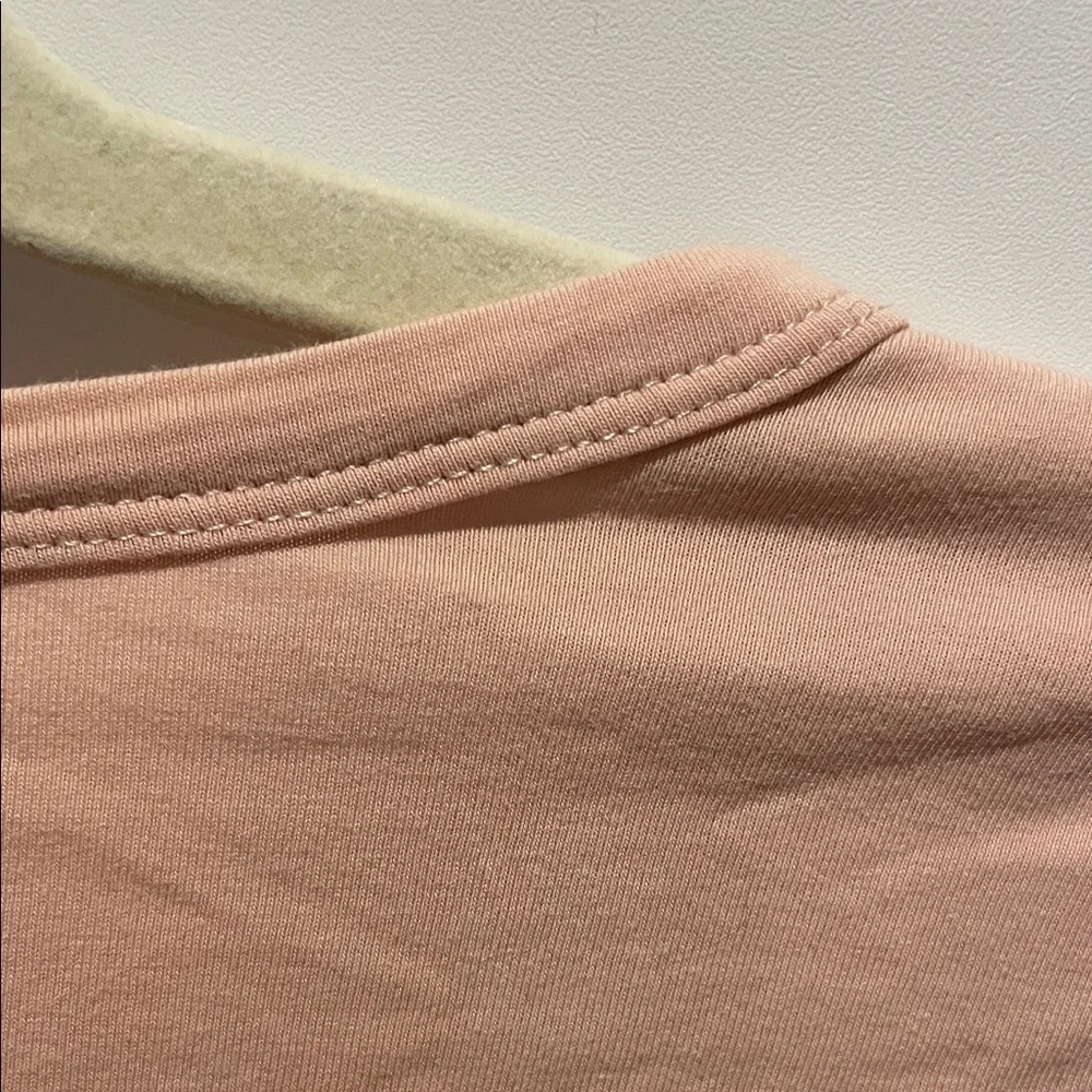 H&M Women's Short Sleeve Scoop Neck Tee in Light Pink - Picture 3 of 4